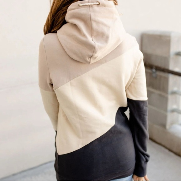 Ampersand Ave Desert Singlehood - Picture 3 of 5